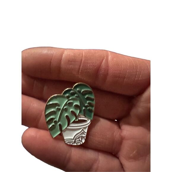 ⭐2 for $14⭐ ⭐3 for $18⭐ ❤ MIX AND MATCH! PLANTS MAKE ME HAPPY enamel pin - Picture 1 of 2